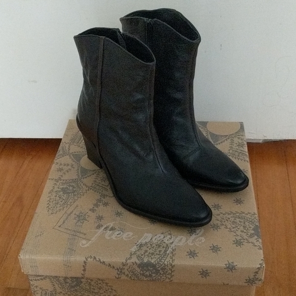 Boots - Picture 2 of 5